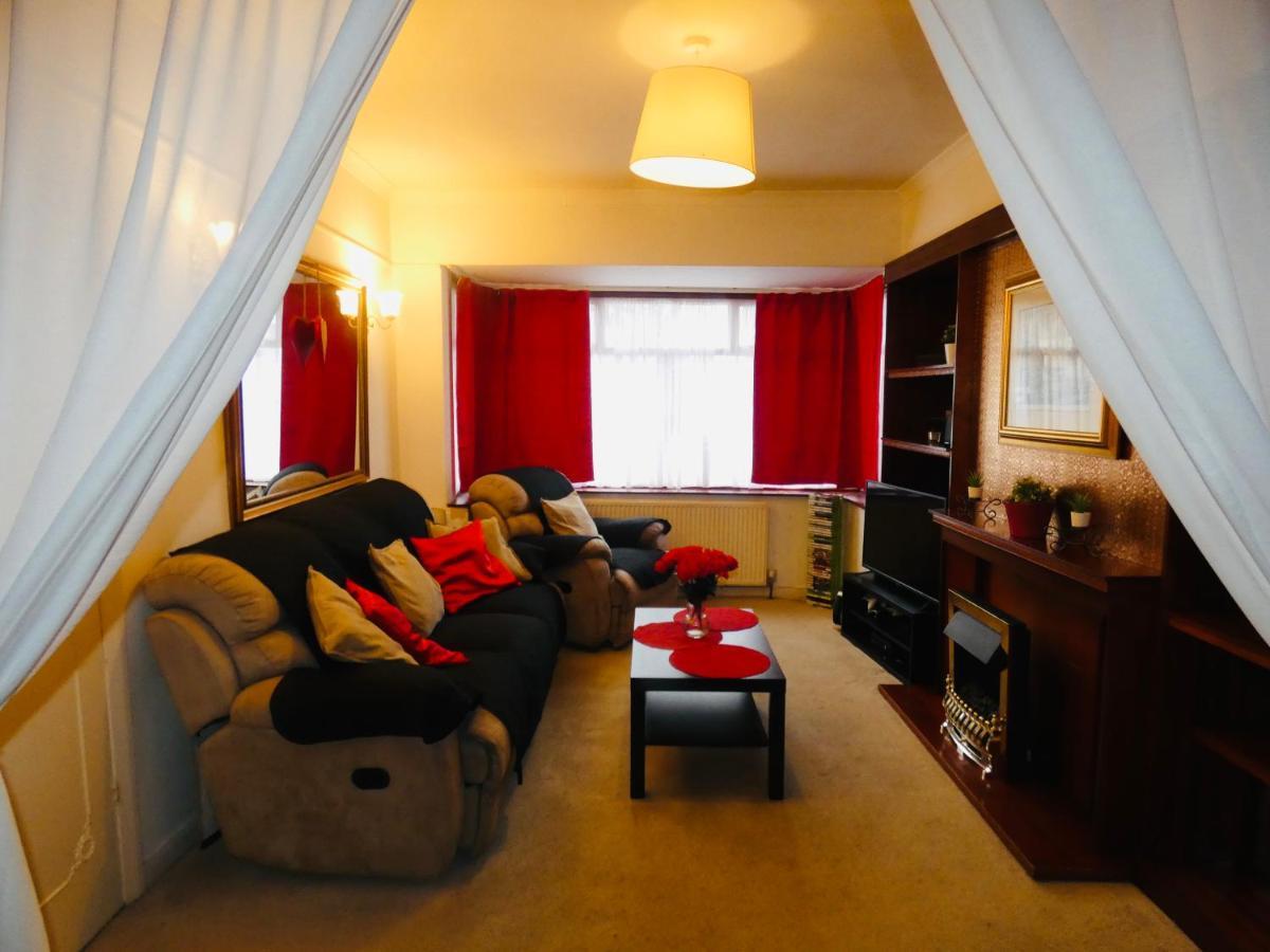 Spacious 3 Bed House With Parking & Good Transport South Norwood Zewnętrze zdjęcie